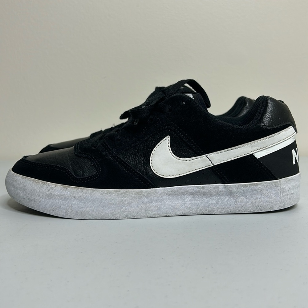 Nike Men SB Delta Force Vulc Sneakers Black And White US Size 8